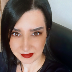 Memiş, Şeyda Yetginler